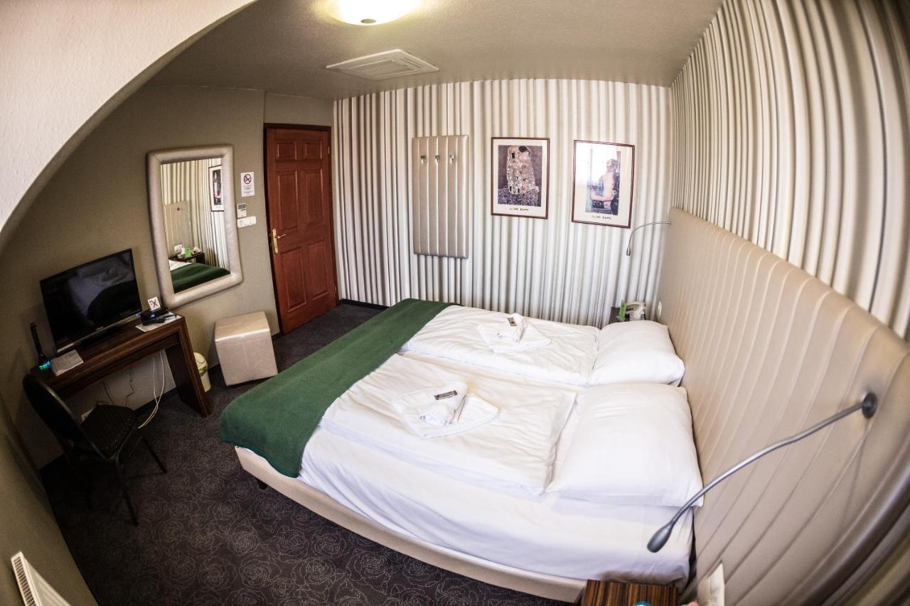 Hotel Ciao Amico Panzió Szombathely Esterno foto