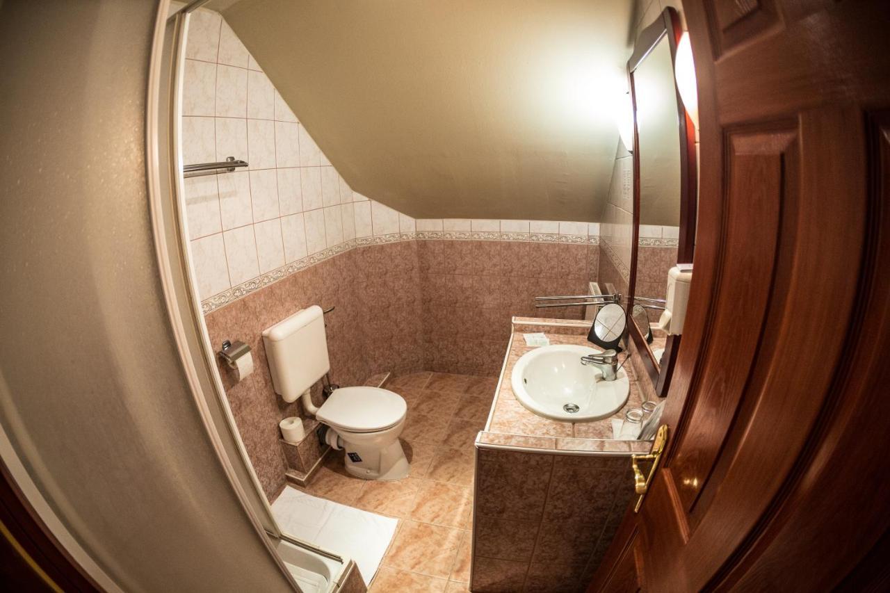 Hotel Ciao Amico Panzió Szombathely Esterno foto