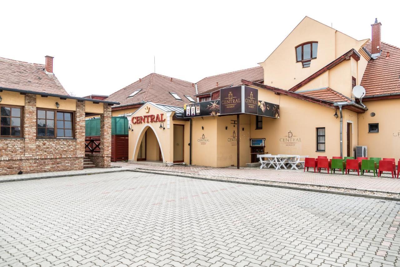 Hotel Ciao Amico Panzió Szombathely Esterno foto