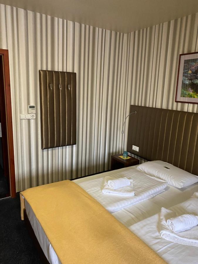 Hotel Ciao Amico Panzió Szombathely Esterno foto